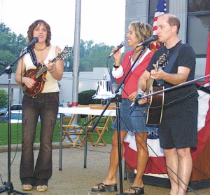 Rhonda Vincent, Thea Tippin and Darren Vincent